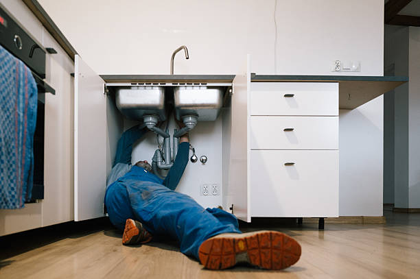 Professional Emergency Plumber technician working in Linden, CA